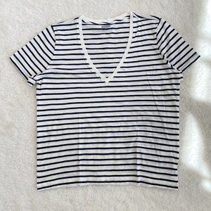 Madewell, NWOT, Whisper Cotton V-Neck Tee in Navy blue & White Stripe, Medium